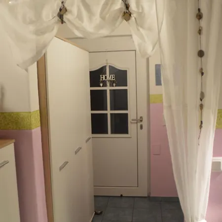 Kleine Einzigartige Auf Dem Bauernhof, Direkt In Der Mit Blick Auf Schloss Apartment Braunfels