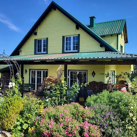 Kleine Einzigartige Auf Dem Bauernhof, Direkt In Der Mit Blick Auf Schloss Braunfels