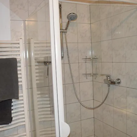 Apartment Kleine Einzigartige Auf Dem Bauernhof, Direkt In Der Mit Blick Auf Schloss Braunfels