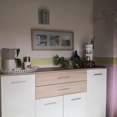 Kleine Einzigartige Auf Dem Bauernhof, Direkt In Der Mit Blick Auf Schloss