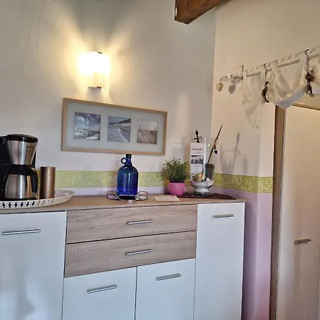 Kleine Einzigartige Auf Dem Bauernhof, Direkt In Der Mit Blick Auf Schloss Браунфельс