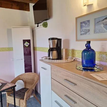 Apartment Kleine Einzigartige Auf Dem Bauernhof, Direkt In Der Mit Blick Auf Schloss Braunfels