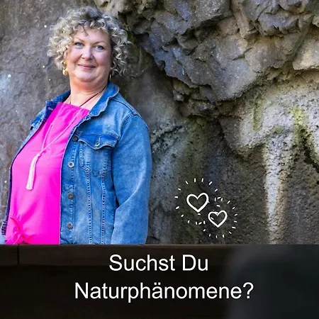 Kleine Einzigartige Auf Dem Bauernhof, Direkt In Der Mit Blick Auf Schloss בראונפלס
