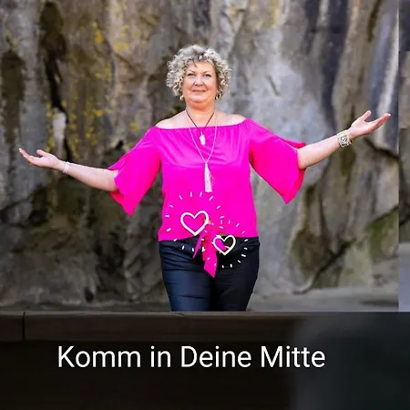 Kleine Einzigartige Auf Dem Bauernhof, Direkt In Der Mit Blick Auf Schloss *