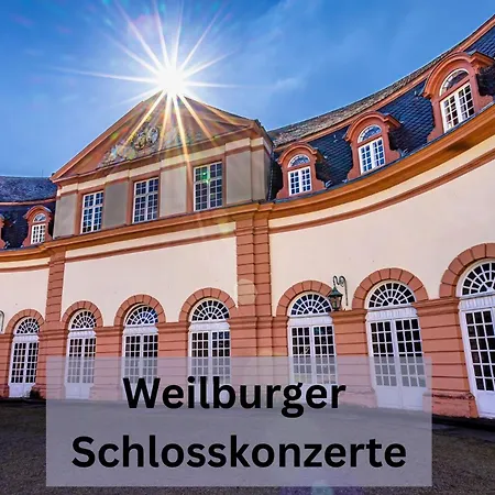 Kleine Einzigartige Auf Dem Bauernhof, Direkt In Der Mit Blick Auf Schloss Braunfels