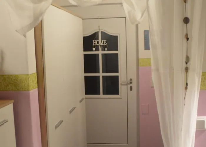 Kleine Einzigartige Auf Dem Bauernhof, Direkt In Der Mit Blick Auf Schloss Lejlighed Braunfels